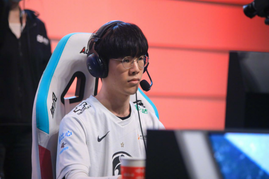 英雄联盟抢票热潮引发关注官方尚未回应